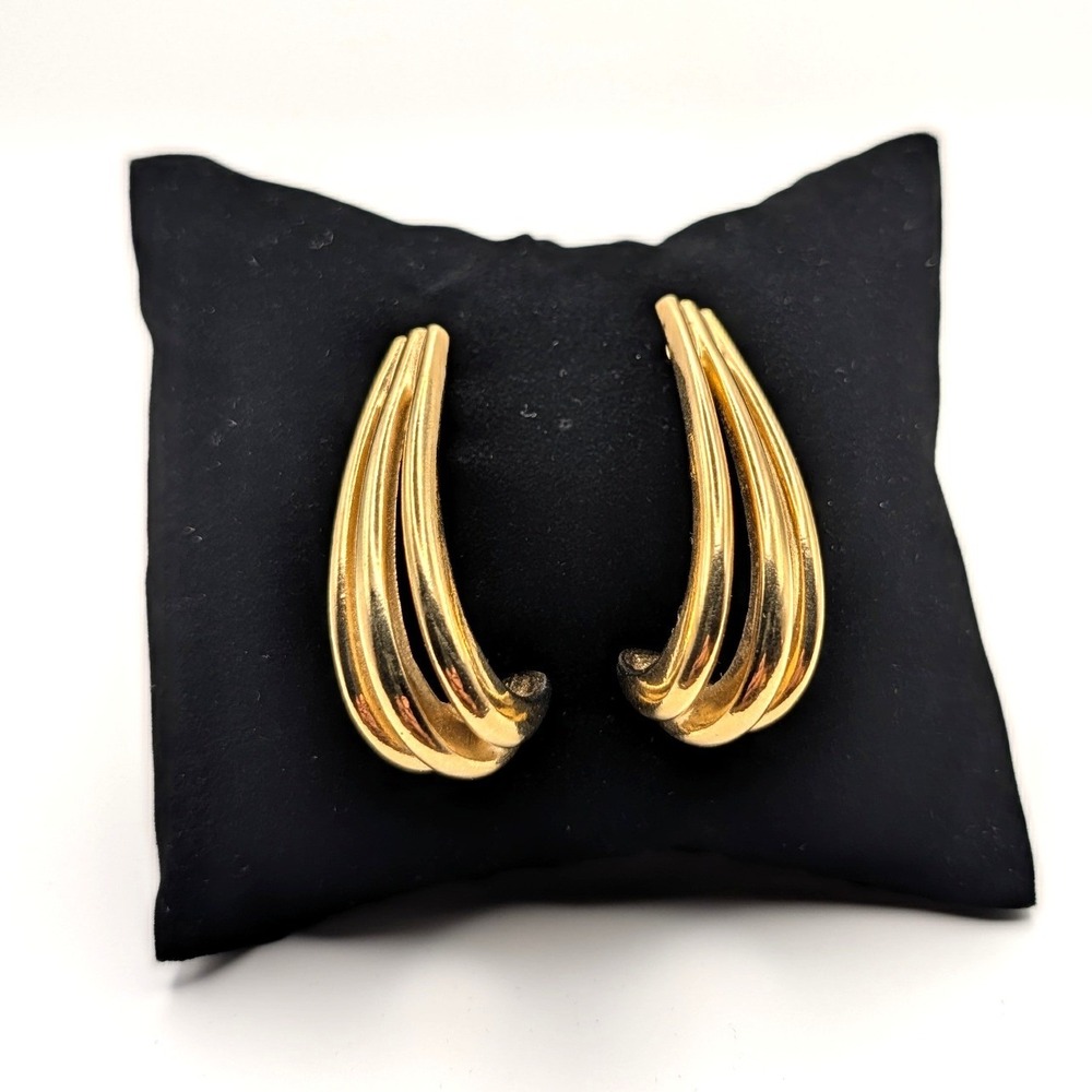 Vintage Gold Tone Triple Strand Ribbed J-Hoop Earrings Modernist Minimalist Post